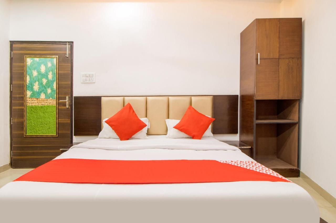 Oyo 48489 Adarsh Plaza Hotel Saharanpur Exterior photo