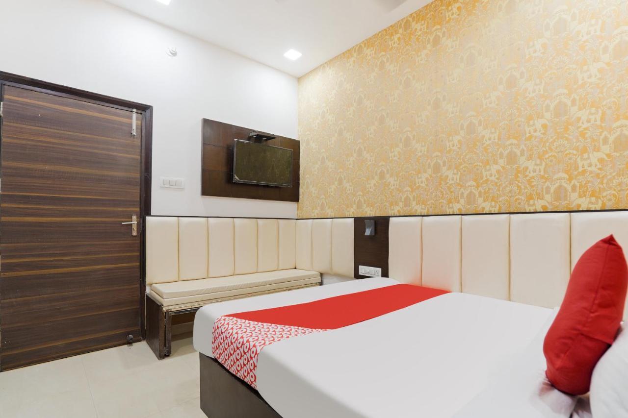 Oyo 48489 Adarsh Plaza Hotel Saharanpur Exterior photo